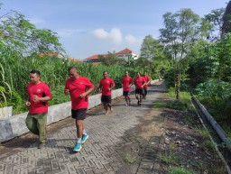 Jaga Kebugaran dan Tingkatkan Stamina, Bati Tuud Peltu Marjuki ~ Bersama Anggota Melaksanakan Pembinaan Fisik.