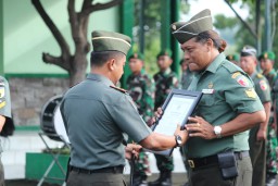 Wisuda Purna Tugas Dua Personil Berdedikasi di Kodim 0816/Sidoarjo