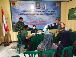 Sinergi Koramil 0816/15 Sukodono dalam Skrining Kesehatan Proaktif di Puskesmas Sukodono
