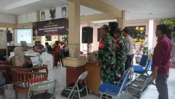 Sinegritas Babinsa Bersama Bhabinkamtibmas Lakukan Mengamankan Jalanya Penghitungan Suara Tingkat Kecamatan