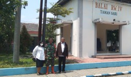 "Sinergi Babinsa Koramil 0816/06 Tanggulangin dalam Aksi Pendampingan BPKAD Sidoarjo untuk Pencegahan Infeksi di Fasilitas Umum"