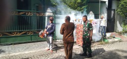 Babinsa Desa Boro Melaksanakan Giat Pendampingan Fogging
