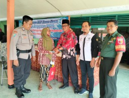 Serka M.Imam Kambali Menyalurkan Bantuan Langsung Tunai Dana Desa (BLT-DD) Tahun 2024