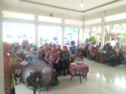 DANRAMIL 0816/05 TULANGAN KAPTEN INF MOH SAID HADIRI WISUDA SEKOLAH ORANG TUA HEBAT KECAMATAN TULANGAN