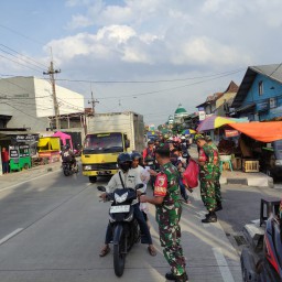 Bati Tuud Peltu Lukman Bersama Babinsa Berbagi Berkah Di bulan Suci Ramadhan, Koramil 0816/05 Tulangan Bagikan Takjil