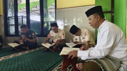 Semangat Beribadah, Anggota militer dan PNS Kodim 0816/Sidoarjo Laksanakan Tadarus Rutin di Bulan Ramadhan