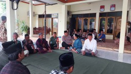 Babinsa & Bhabinkamtibmas Desa Kebaron Hadiri Buka Bersama Dan Pemberian Santunan Anak Yatim Piatu Oleh Pemdes Kebaron
