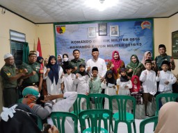 Kehadiran Danramil 0816/15 Sukodono Berikan Sentuhan Kemanusiaan dalam Pemberian Santunan kepada Anak Yatim Piatu di Makoramil Sukodono"