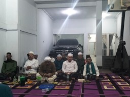 Danramil 0816/09 Krian Mempererat Kebersamaan Melalui Sholawatan Burdah 'Al-Masyhuri' di Desa Sidomulyo