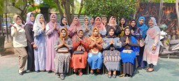 Halal bihalal keluarga besar Koramil 0816/01 Sidoarjo beserta keluarganya dengan sederhana.