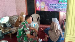 Babinsa Koramil 0816/13 Wonoayu Desa Plaosan Dampingi Giat Posyandu Lansia di Desa Plaosan, Dilengkapi Informasi Kesehatan dan Layanan Utama