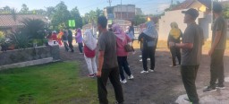 Jaga Kesehatan, Anggota Koramil 0816/11 Tarik Melaksanakan Senam SKJ Bersama Forpimka Kec. Tarik