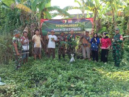 Koramil 0816/01 Sidoarjo sinergi dengan Pemdes Urangagung wujudkan kelestarian lingkungan.