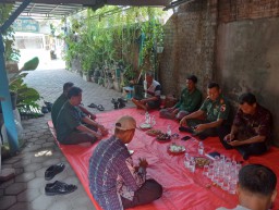 Kolaborasi Strategis Kemajuan Pertanian, Danramil 0816/05 Tulangan bersama Babinsa Aktif dalam Rembug Tani di Desa Binaan