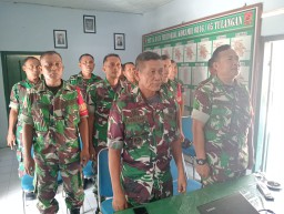 Personil Koramil 0816/05 Tulangan Meyaksikan Siap Gelar TOT `Gerakan Antisipasi Darurat Pangan Nasional’