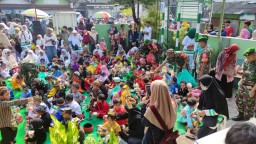 Lebih Dekat Dengan TNI, Anak-anak TK Kunjungi Koramil 0816/05 Tulangan