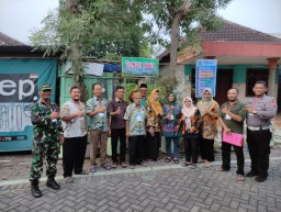 Dukungan Terintegrasi Babinsa, Bhabinkamtibmas, dan Pendamping Desa Kebaron untuk Kegiatan Penilaian Lomba RT