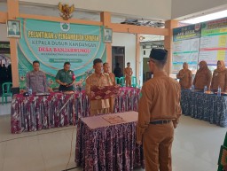 Babinsa Koramil 0816/11 Tarik Pelda Listiawan Hadiri Pelantikan Kepala Dusun Desa Banjarwungu