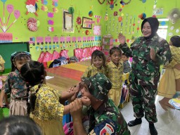 Satgas TMMD ke 120 Kodim 0816/Sidoarjo Beri Motivasi Belajar dan Kepercayaan Diri pada Anak-Anak TK