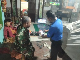 Kegiatan Koramil 0816/02 Candi, Babinsa Sertu Hendra RH Melaksanakan Komsos dan Patroli Malam di Desa Klurak
