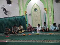 Bhabinkamtibmas & Babinsa Kebaron Melaksanakan Rapat Musyawarah Dalam Rencana Kegiatan Majlis Sema'an Al Quran dan Dzikrul Ghofilin