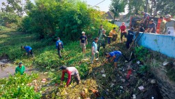 Koramil 0816/12 Prambon Gelar Kerja Bhakti Pembersihan Sungai