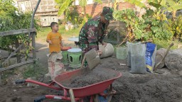 Karya Bakti Sinergi Warga dan Koramil 0816/17 Gedangan dalam Pembangunan Infrastruktur Jalan dan Saluran Air