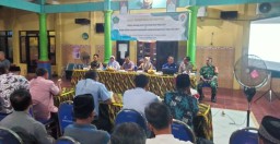 Babinsa Penatarsewu Koramil 0816/06 Tanggulangin Hadiri Undangan Musdes Dalam Rangka Giat Penyusunan RKPDes Tahun 2025