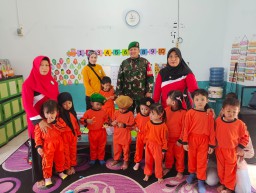 Babinsa Koramil 0816/14 Taman Edukasi Anak-Anak TK/KB Akasia Tentang Tugas dan Fungsi TNI