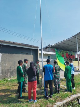Tiga Sekawan Babinsa Koramil 05 Tulangan Kompak Melatih Paskibra Tingkat Kecamatan