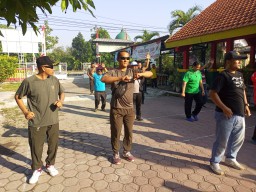Serda Wahyu & Para Rekan Babinsa Hadiri Senam Bersama Muspika