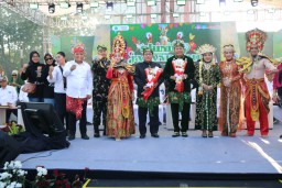 Dandim 0816/Sidoarjo Letkol Inf Dedyk Wahyu Widodo Meriahkan Shining Jayandaru Sidoarjo Carnival 2024 dengan Semangat Pelestarian Budaya Lokal