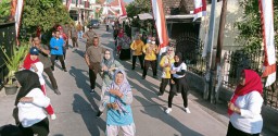 Anggota Koramil 0816/06 Tanggulangin Mlaks Senam SKJ Bersama Forkopimka Dan Masyarakat