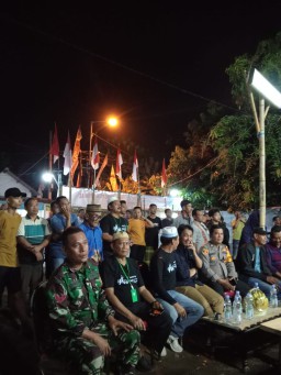 Babinsa & Bhabinkamtibmas Bersama Warga Turut Meriahkan Liga Santri Cup 1 2024 // Semarak HUT RI Ke – 79