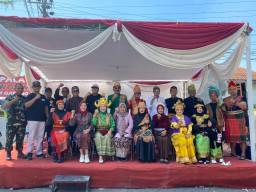 Kemeriahan karnaval budaya di desa Lebo kecamatan Sidoarjo pada HUT RI ke-79.