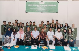 Hadiri Penutupan Kuliah Kerja Nyata (KKN) UPN Veteran Surabaya Babinsa 0816/01 berikan pesan keamanan.