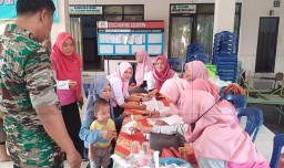 Upaya Tak Kenal Lelah, Babinsa Peltu Hadi Susilo Bersama Masyarakat Berhasil Tekan Angka Stunting di Balongbendo