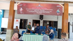Babinsa Koramil 0816/10 Balongbendo Hadiri Rapat Pleno Terbuka Rekapitulasi DPSHP Tingkat Desa Waruberon