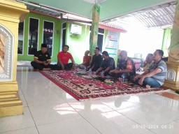 Babinsa Koramil 0816/11 Tarik Menghadiri Dan Monitoring Kegiatan Lomba Pidato Kemerdekaan Di Balai Desa Balongmacekan