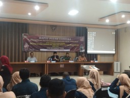 Danramil 0816/11 Tarik Hadiri Rapat Pleno Terbuka Rekapitulasi Daftar Pemilih Hasil Pemutakhiran (DPHP) Di Ruang Rapat Kec. Tarik