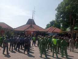 Apel Siaga Linmas di Prambon, Peltu Jufri Umar Tekankan Pentingnya Sinergi dalam Pengamanan Pilkada 2024
