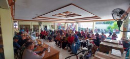 Babinsa dan Bhabinkamtibmas Dampingi Pemdes Kebaron Sukseskan Undian Berhadiah Meriah dalam Rangka Optimalisasi Pajak 2024