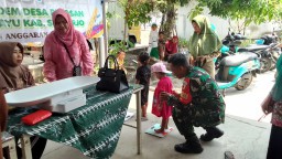 Babinsa Plaosan Serka Hendra Dampingi Posyandu Integrasi Layanan Primer: Wujud Peduli Kesehatan Balita dan Lansia di Desa Plaosan