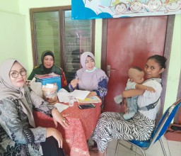 Babinsa Koramil 0816/18 Sedati Dampingi Kegiatan Posyandu Balita di Desa Pulungan