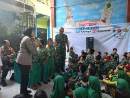 Koramil 0816/16 Waru Galang Kampanye Stop Bullying di SDN Wadungasri, Edukasi Humanis dan Deklarasi Bersama 450 Siswa