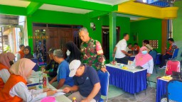Inovasi Poskamling Desa Ganting, Babinsa Koramil 0816/17 Gedangan Bersama Pemerintah dan Warga Bangun Rasa Aman di Masyarakat
