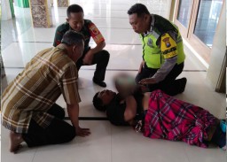 Babinsa Koramil 0816-04/Porong Kawal Pengantaran Warga ODGJ ke RSJ, TNI Wujudkan Kepedulian Terhadap Kesehatan Mental di Desa Lajuk