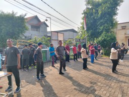 Semangat Hidup Sehat, Danramil 0816/09 Krian Bersama Muspika dan Warga Desa Katerungan Laksanakan Senam SKJ Rutin