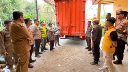 Babinsa Koramil 0816-05/Tulangan Kawal Pendistribusian Logistik Pemilu