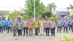 Anggota Babinsa Koramil 0816-05/Tulangan Ikut Serta Apel Gabungan Kesiapsiagaan Pengamanan Pilkada Serentak 2024